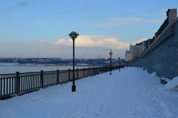 Набережна в снігу, місто Іркутськ . — стокове фото