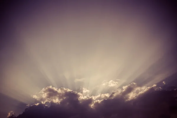 サンバースト - ヴィンテージの空の背景 - 抽象的なレトロな雲 — ストック写真