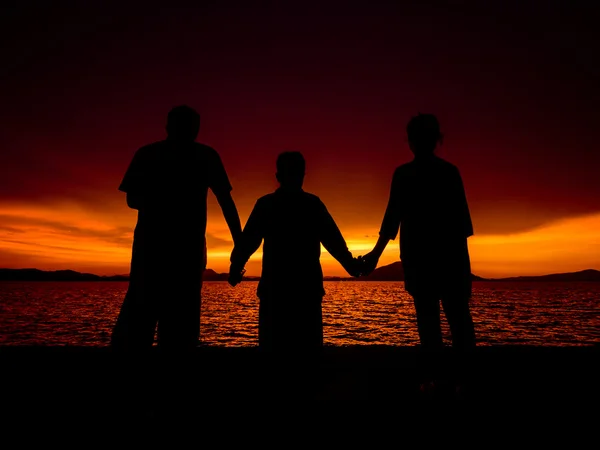 Silhouette della famiglia all'alba — Foto Stock