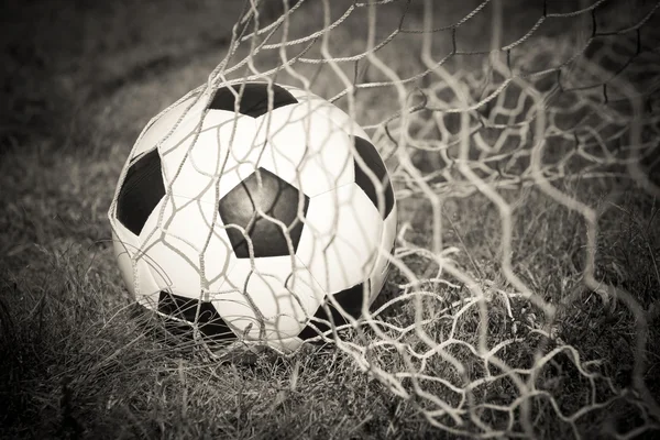 Siyah ve beyaz: futbol topu kalede net