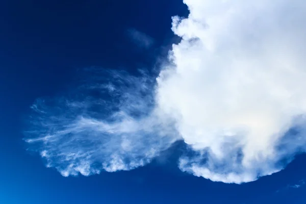 Cielo dramático con nubes tormentosas — Foto de Stock
