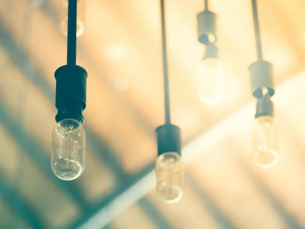 Lâmpada velha luz com efeito retro — Fotografia de Stock