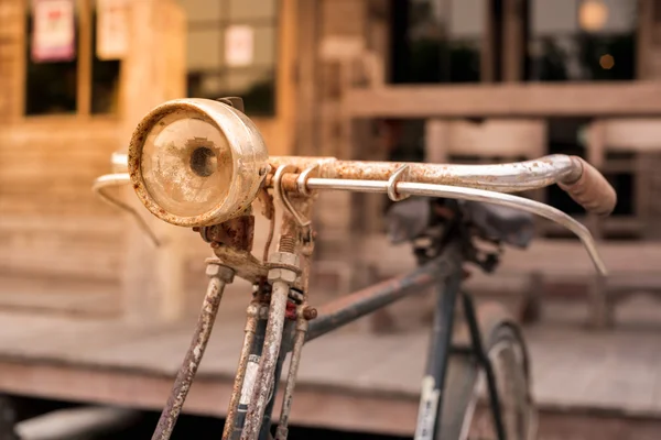 Altes Fahrrad mit Oldtimer-Filter — Stockfoto