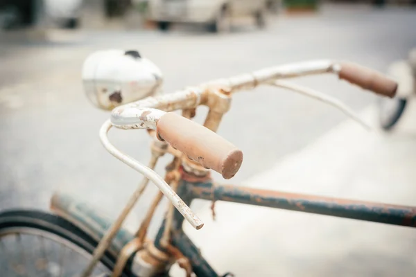 Bicicleta velha com filtro vintage — Fotografia de Stock