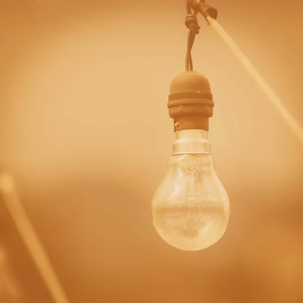 Lâmpada velha luz com efeito retro — Fotografia de Stock