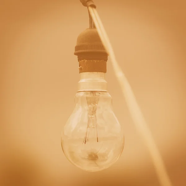 Vecchia lampadina con effetto retrò — Foto Stock