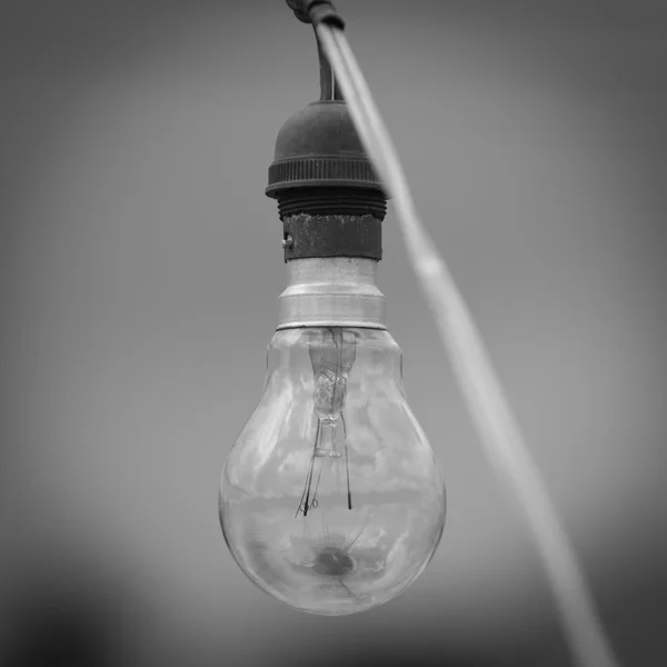Vecchia lampadina effetto bianco e nero — Foto Stock