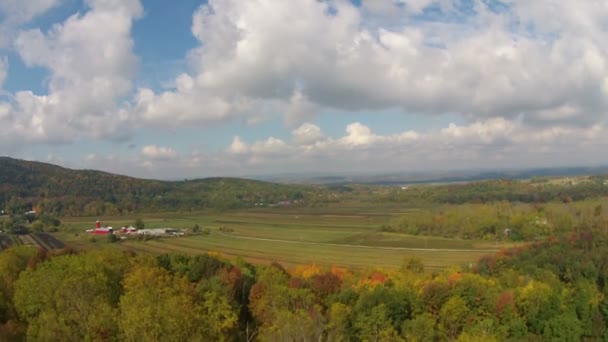 Luchtfoto vlucht: Boerderij, Upstate New York — Stockvideo