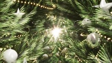 Noel ağacı süslemeleri. Noel ağacı ışıklarını kapat. Bir sürü Noel ağacı