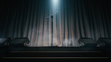 Karanlıktaki mikrofonun silueti. Boş sahnede mikrofonla bekle. Sahnede konser mikrofonu.