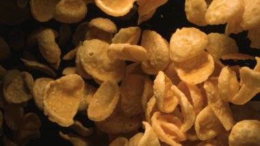 Altın gibi lezzetli sağlıklı mısır gevrekleri.