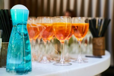 kokteyl ve şarap bardakları