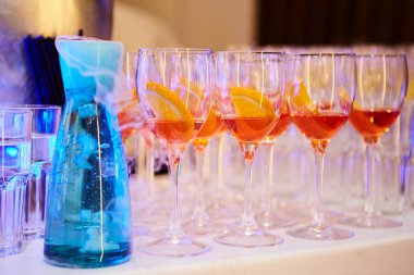 kokteyl ve şarap bardakları