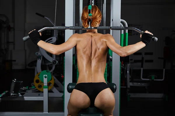 Topless girl exercising in gym — Stock Photo, Image