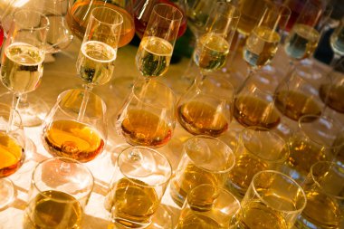 Alkollü içecekler bardak