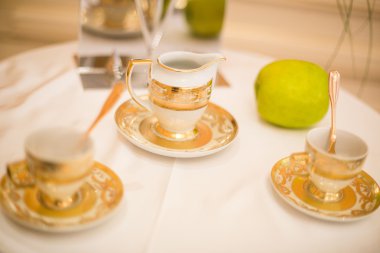 dekore edilmiş lüks masa