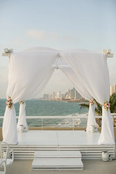 Біле Весільне canopy — стокове фото