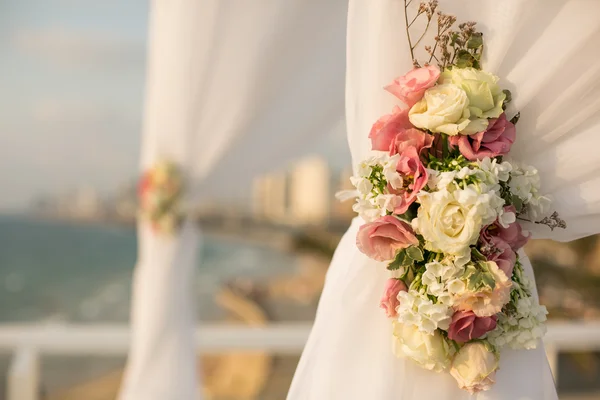 Baldacchino bianco matrimonio — Foto Stock