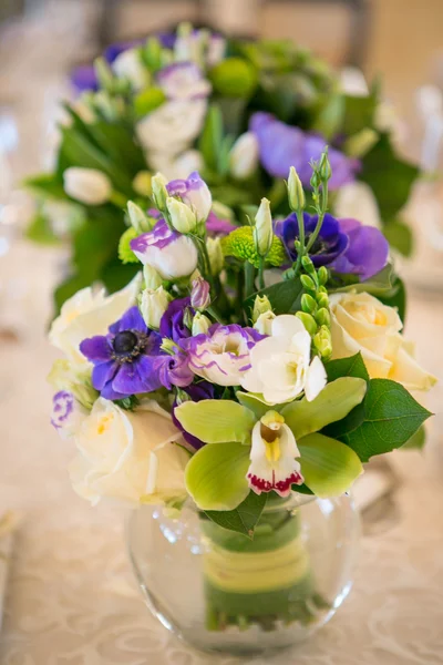 Vacker blommig sammansättning — Stockfoto