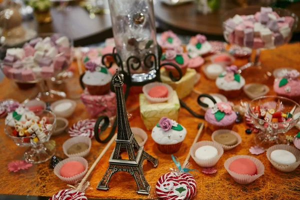 Солодке смачне печиво і цукерки — стокове фото