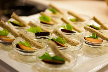 Tepsiler lezzetli meze ile