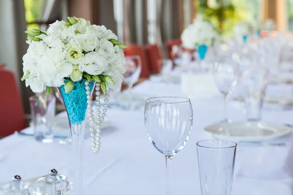 Beautifully decorated table — Stock Photo, Image