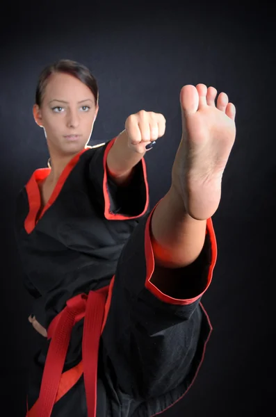 Karate girl kimono içinde