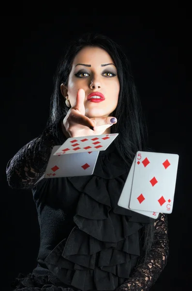 Девушка с игральными картами — стоковое фото
