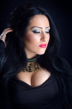 göz alıcı esmer kadın