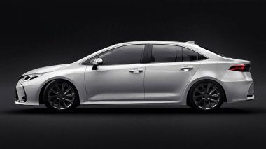 Tula, Rusya. 28 Şubat 2021: Toyota Corolla Sedan 2020 kompakt beyaz araba siyah arka planda izole edildi. 3d oluşturma