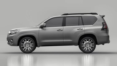 Tula, Rusya. 12 Temmuz 2021: Toyota Land Cruiser Prado 2018 gri arazi aracı gri arka planda izole edildi. 3d oluşturma