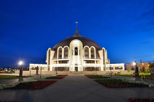 Tula wapens Museum. Tula, Rusland. Monument voor de eerste geweermaker Demidov en Tula wapens Museum. — Stockfoto