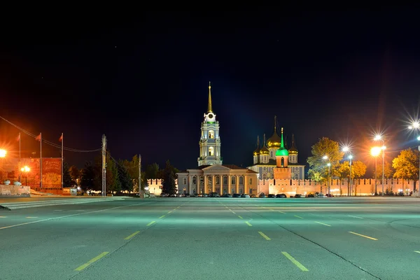 Muzeum Oręża Tula. Tula, Federacja Rosyjska. Pomnik pierwszych rusznikarz Demidov i Tula Muzeum Oręża. — Zdjęcie stockowe