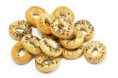 lezzetli otantik taze pişmiş ekmek simit izole beyaz arka plan üzerinde