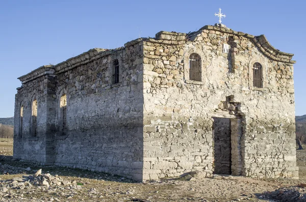 Розорення сільські церкви в гребля Jrebchevo, Болгарія — стокове фото