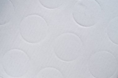 Pek çok rahatlama çemberi olan yeni beyaz karton.