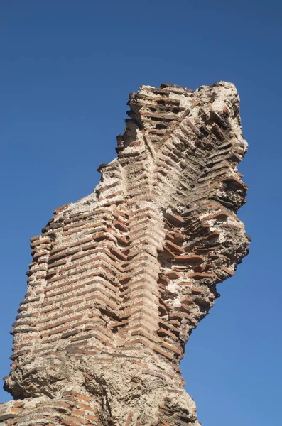 Mavi Gökyüzünde Kemerleri Olan Roma Harabeleri Europ — Stok fotoğraf