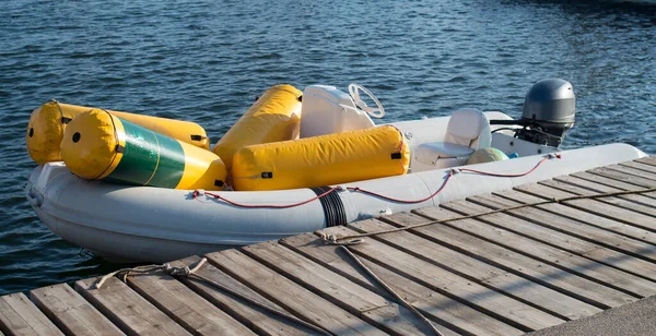 Boot Geladen Met Regatta Merk Boeien Voor Een Jacht Race — Stockfoto