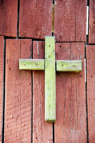 Groen oude houten kruis — Stockfoto
