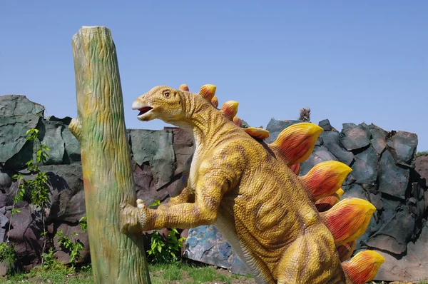Modell des Stegosaurus dinosaurus — Stockfoto