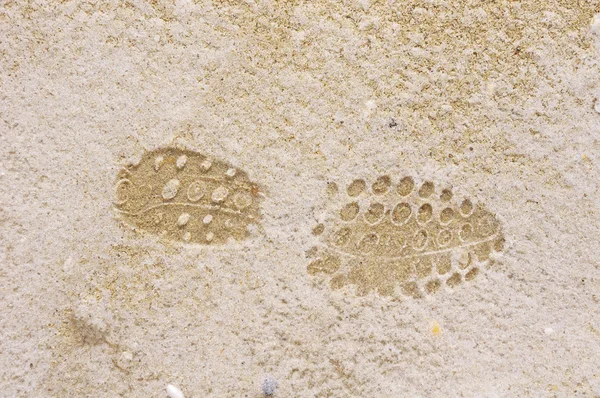 Footprint of shoe  on snow beach — Stock Photo, Image