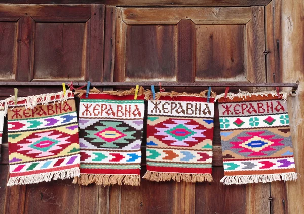 마 Jeravna, 불가리아에서에서 작은 카펫 기념품 — 스톡 사진