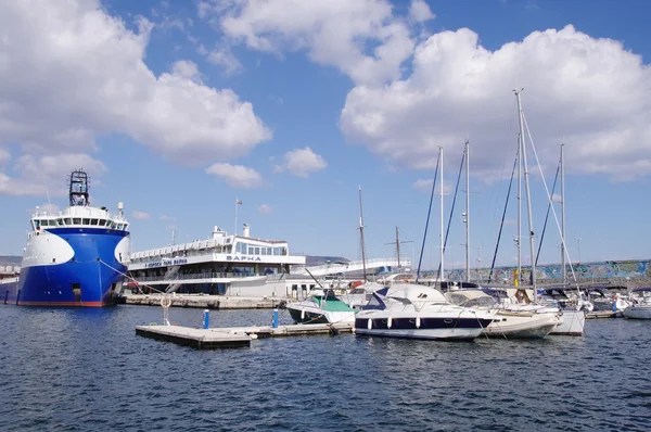 Port Varna jahdeilla, Bulgaria — kuvapankkivalokuva