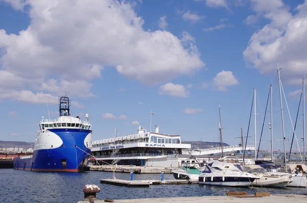 Port Varna jahdeilla, Bulgaria — kuvapankkivalokuva