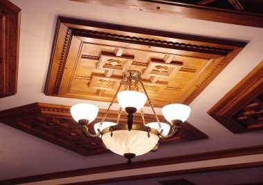 Ahşap tavanda Retro avize