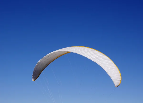 White paraglider  in the sky — Stock Photo, Image