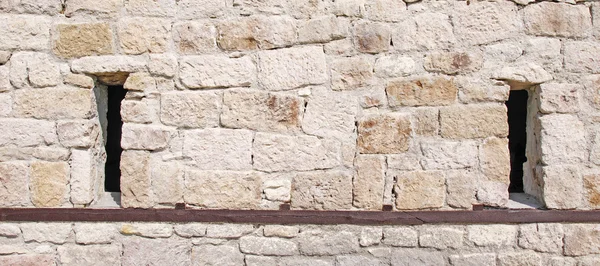 Pared de piedra con embrasuras — Foto de Stock