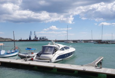 Tekneler şehirdeki Balchik, Bulgaristan ile deniz liman 