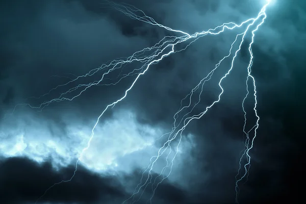 恶劣的天气 — — 雷雨-闪电 — 图库照片