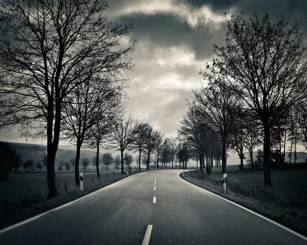 Landstraße im Herbst — Stockfoto